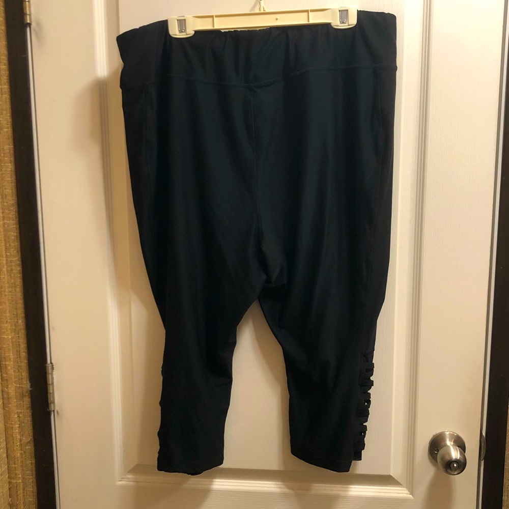 Full Beauty Sport Active Capri Leggings 26/28